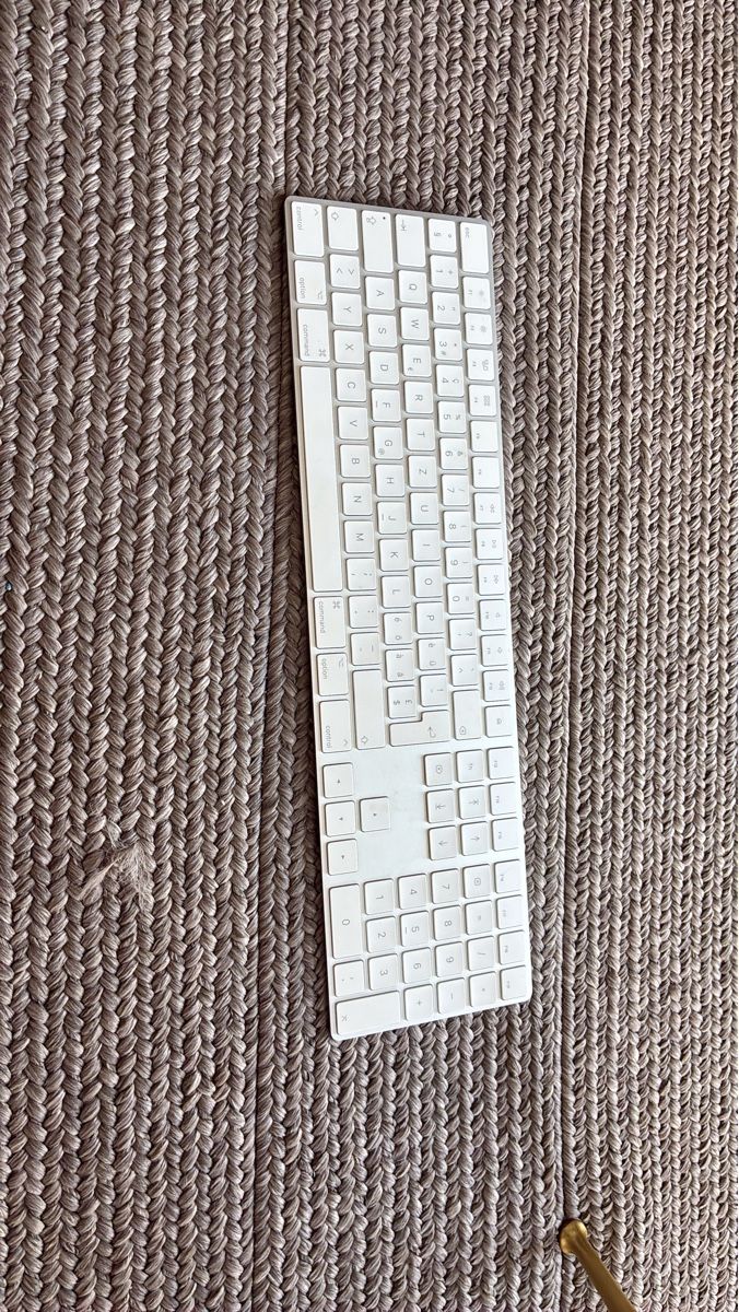 Apple Tastiere: Apple Magic Keyboard mit Ziffernblock zu verkaufen – Usato da Basel venduto da paul90er