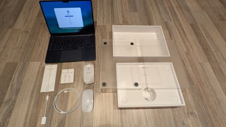MacBook Air 13" M2 8/256 GB – wie neu, Magic Mouse & Incase