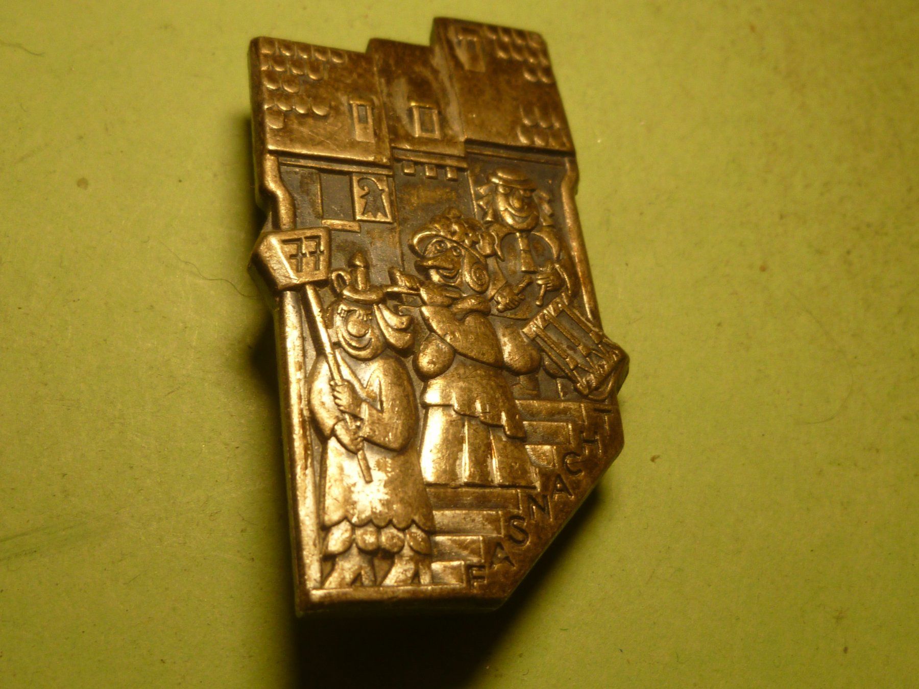 Broschen & Nadeln: BASEL 1977 SILBER – Gebraucht aus Ried (Muotathal) von Mandarin02