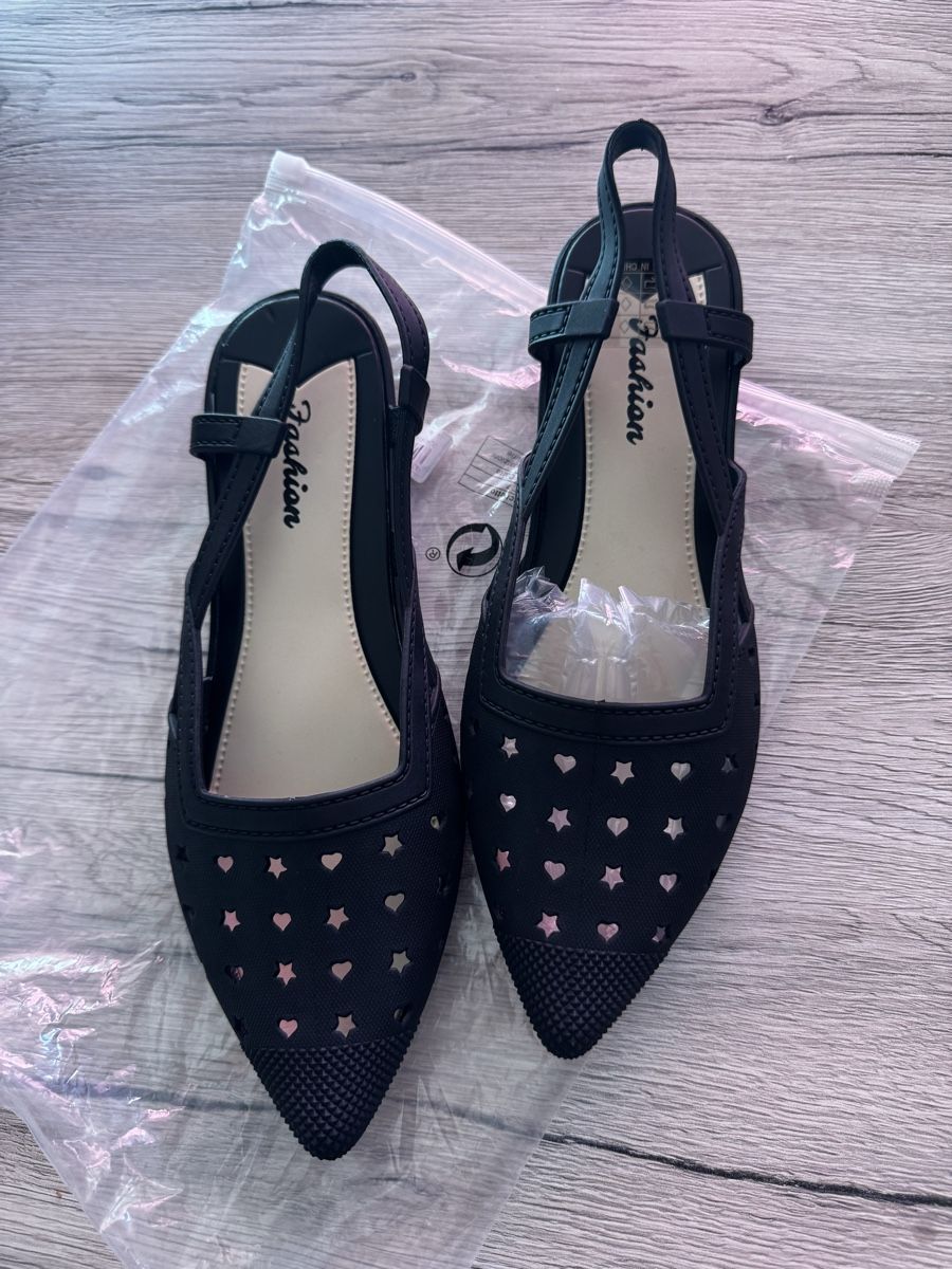 Damenschuhe: Ballerines noires ajourées - Taille 38 - Été stylé – Neu und originalverpackt aus La Chaux de fonds von car_f9yg