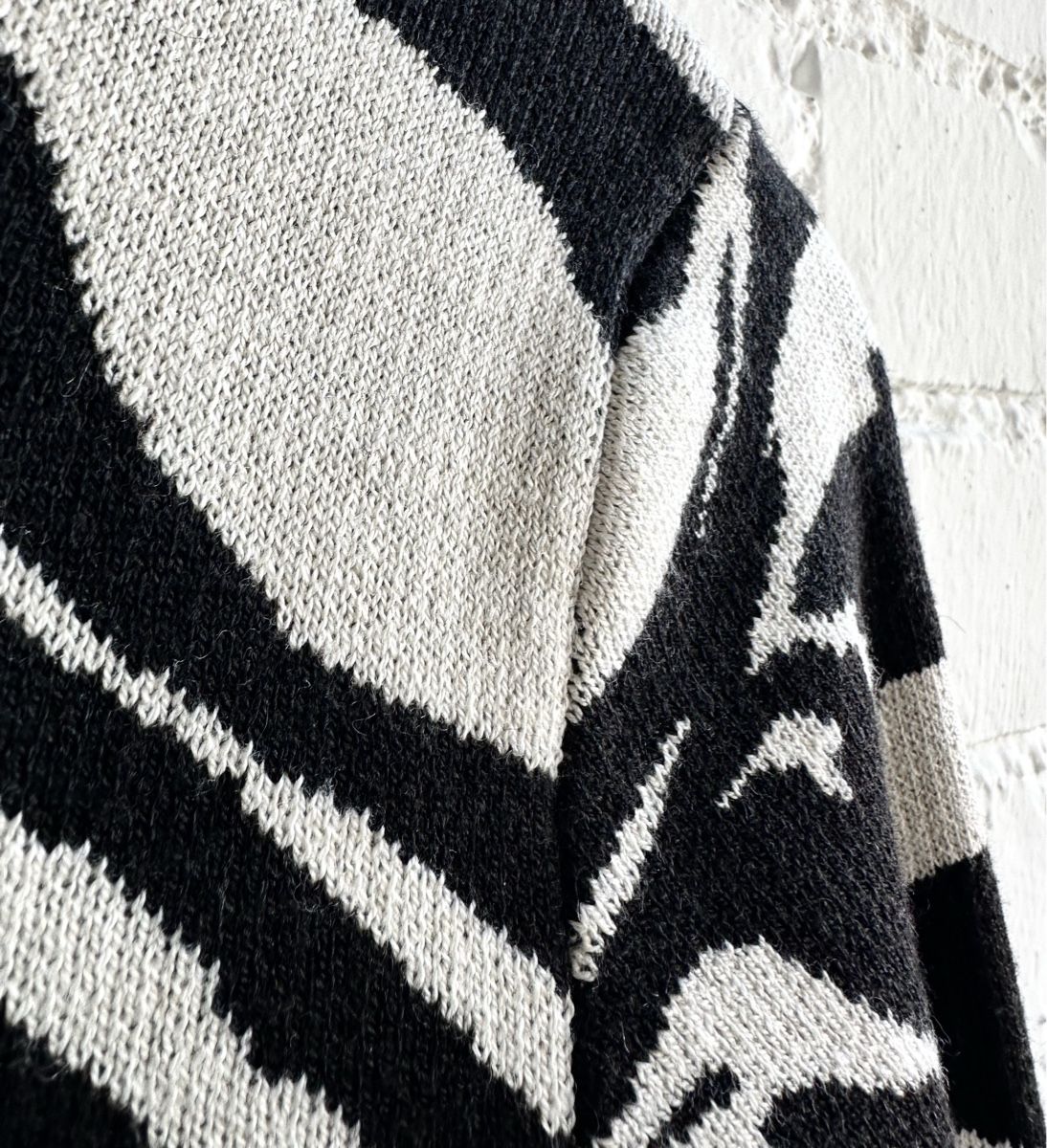 H&M Pullover & Sweatshirts: Cooler, schwarz-weiss gemusterter Crop-Pullover von H&M – Gebraucht aus Bern von Fraeuleinhonig 3