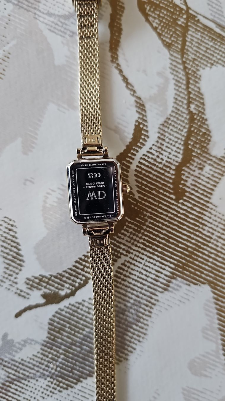 Daniel Wellington Uhren: Daniel Wellington Quadro Mini Gold/Pink – Gebraucht aus Bazenheid von Mermaid07 1