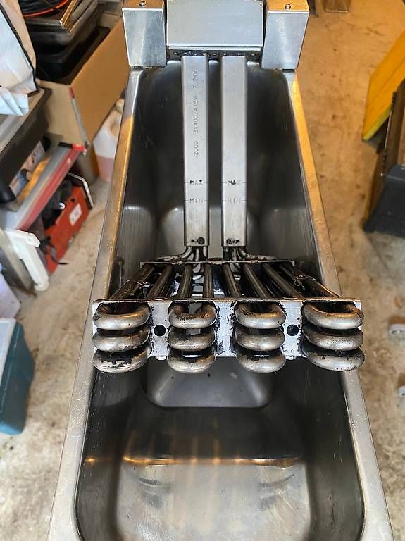 Cucine complete: Vend une friteuse Valentine – Usato da Martigny venduto da seater 2