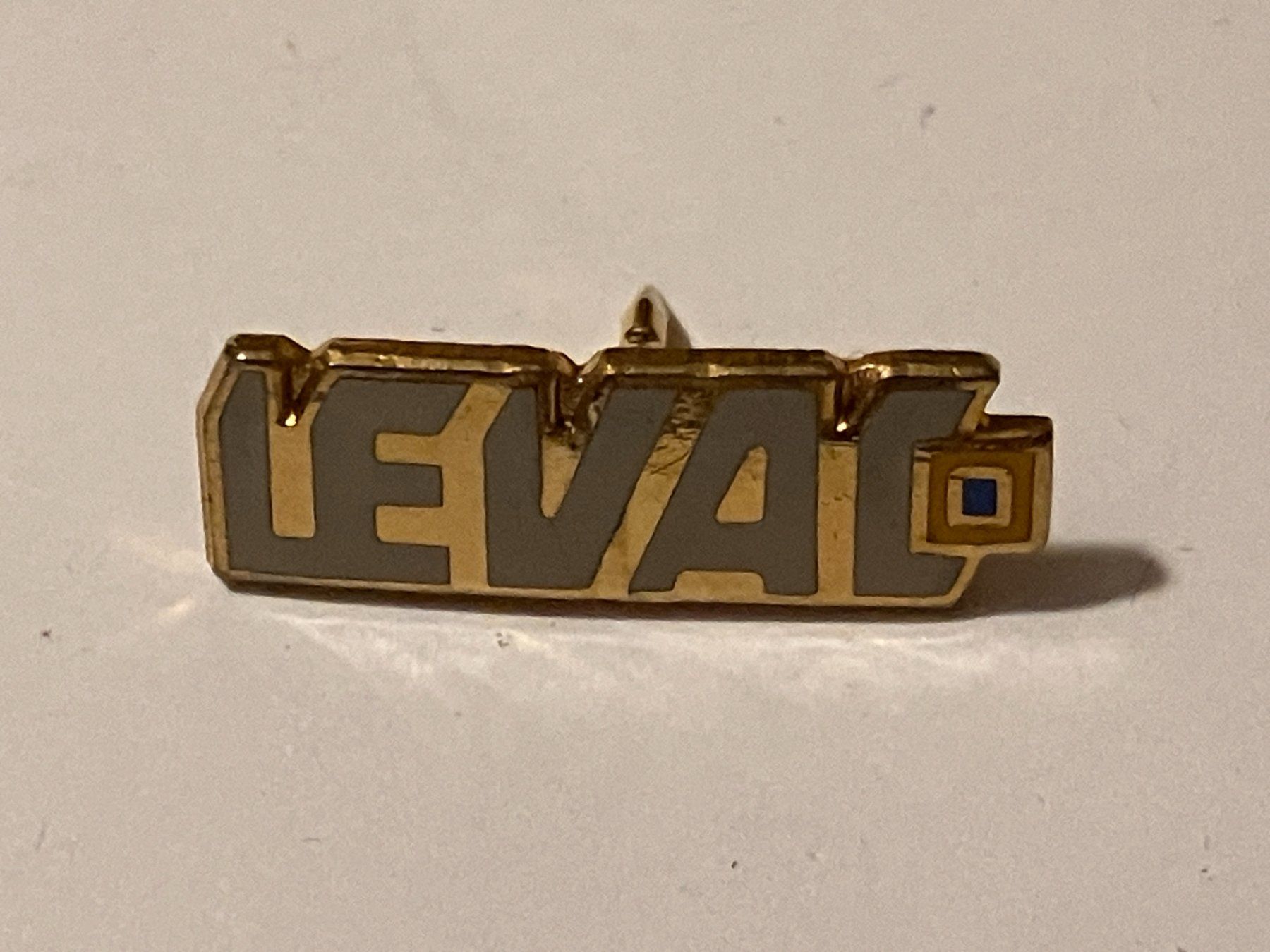 Plaquettes & Badges: 1 Pin Levac – D'occasion à Basel par djwwpp