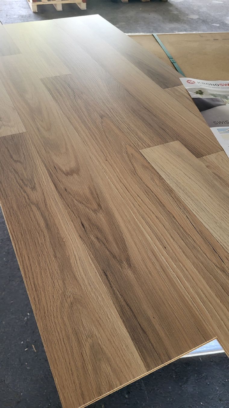 Holzartikel: Laminat Eleganz eiche 2-stab Fr. 14.90 m2 – Neu und originalverpackt aus Rothrist von swiss-laminat 2
