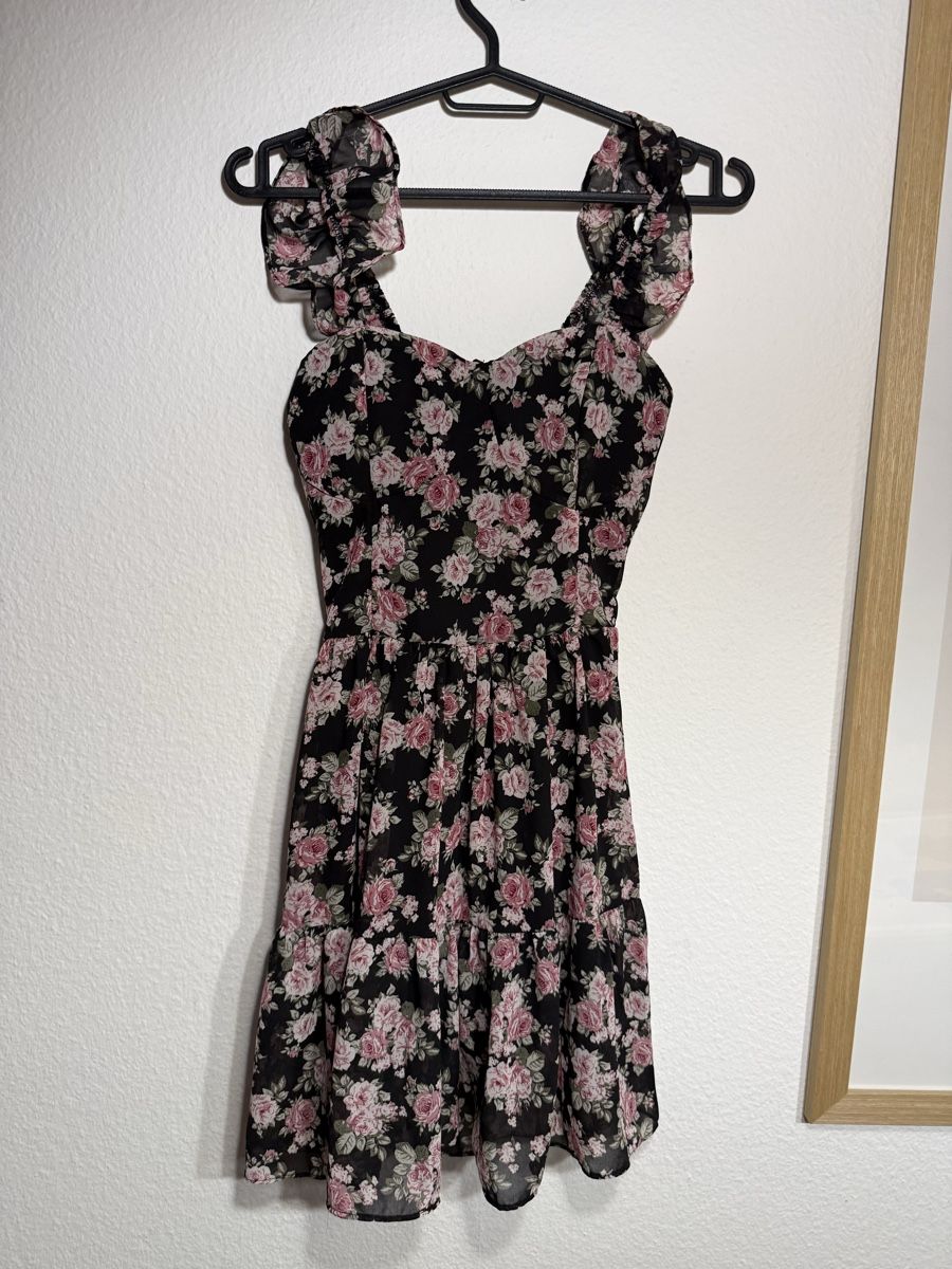Lotti di vestiti: Kleiderpaket, Grösse XS-M – Usato da Stäfa venduto da buecher10 5