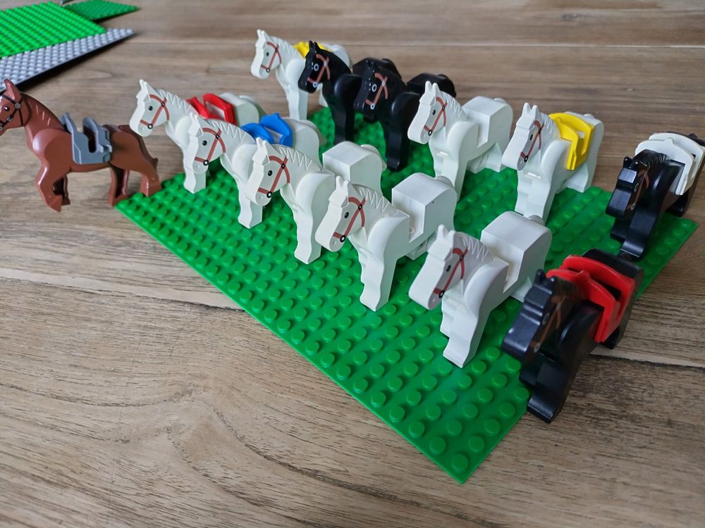 13 Lego Pferde Ritter Burg z.t. mit Sattel vintage (Gebraucht) in ...