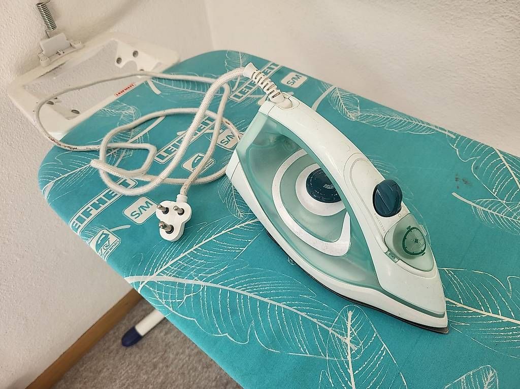 Bügelbretter: Bügelbrett und Bügeleisen – Gebraucht aus Zürich von maj_9mn5 1