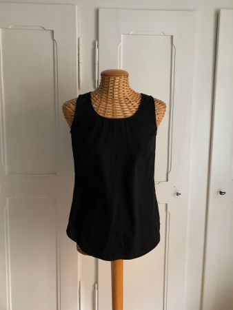 Top schwarz mit Spitze - S