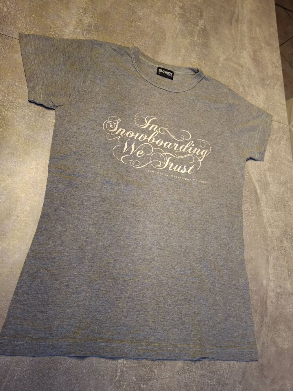T-Shirts: T-shirt taille L marque Blowout – Gebraucht aus Villiers von san_jn5w