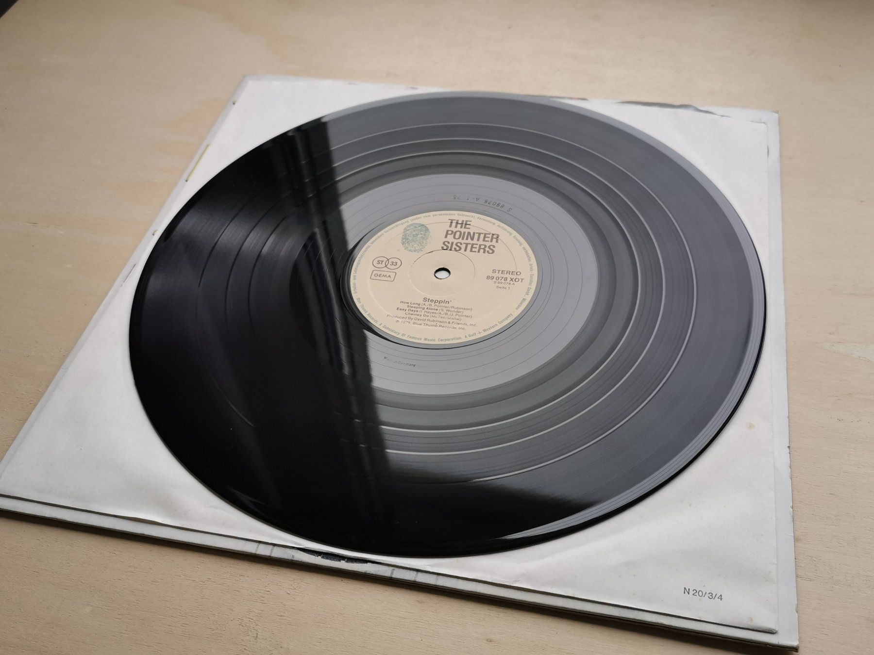 Dischi in vinile: The Pointer Sisters – Steppin  D 75 – Usato da Ebikon venduto da kisuM 6
