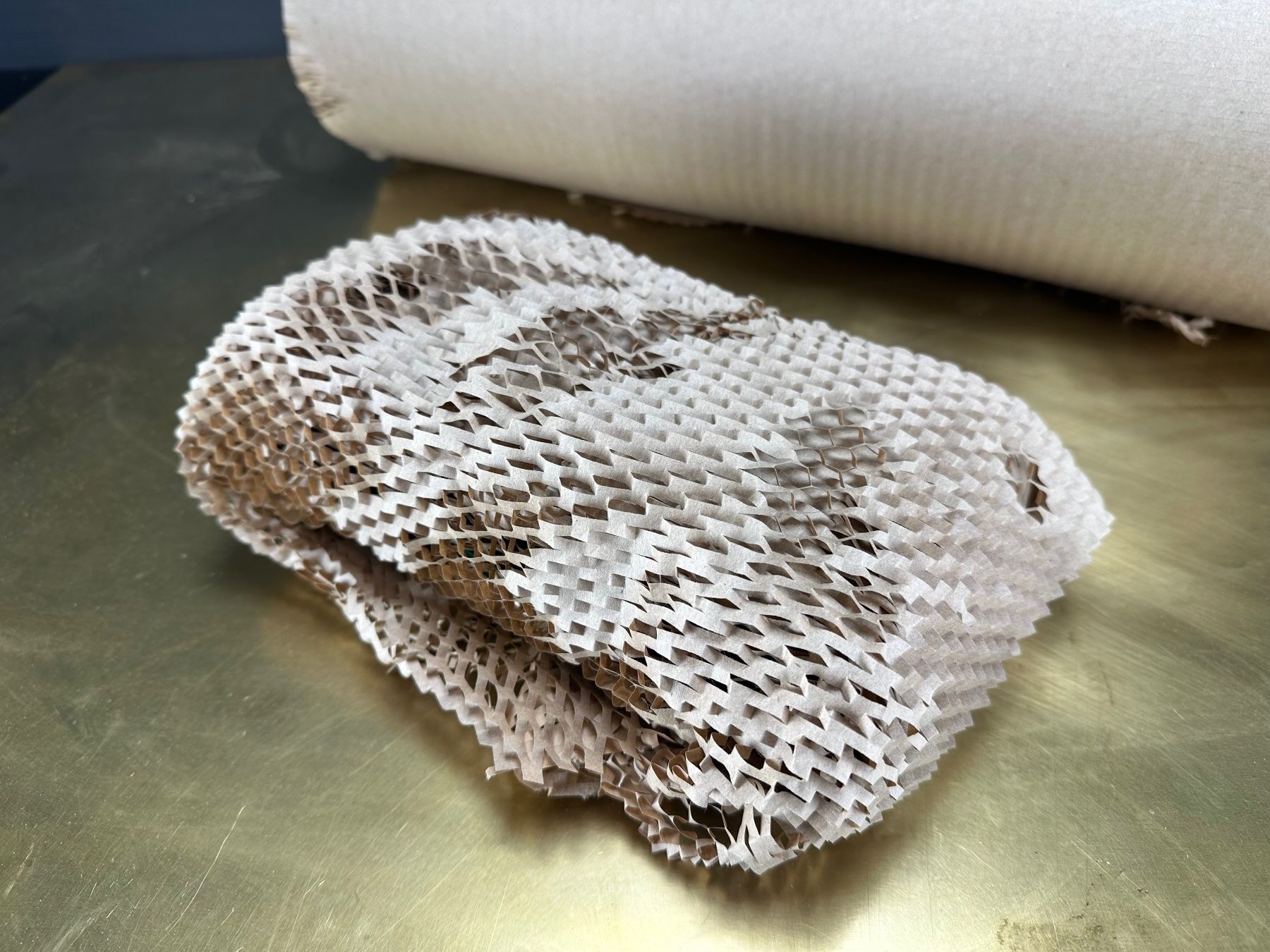 Materiale di riempimento: 2x Verpackungspapier, Polstermaterial, Versand, Polster – Usato da Laufenburg venduto da Sirluger 5