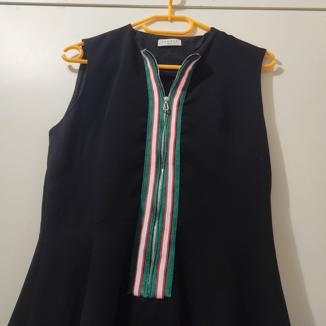 Sandro Vestiti: Robe Sandro noir sans manches fermeture éclair taille 2 – Usato da Niedergösgen venduto da Eva2410 7