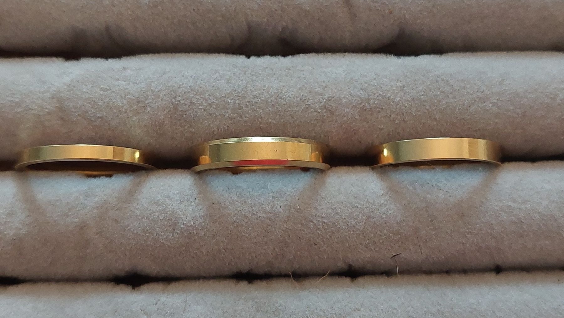 Sonstiger Schmuck: Goldringe Modeschmuck, 3 Stk, neuwertig 18mm – Neu (gemäss Beschreibung) aus Ulisbach von Antikaffin