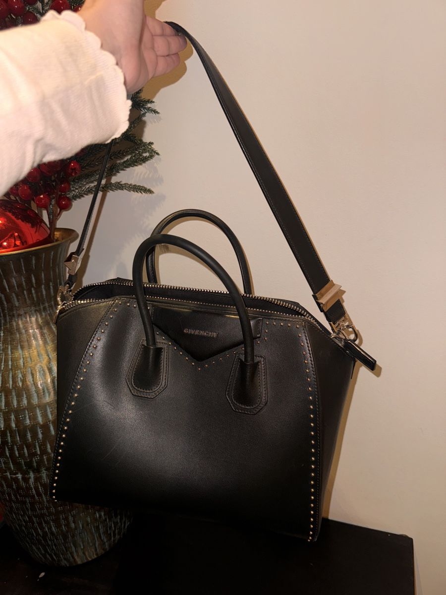 Taschen für Damen: Givenchy Handtasche Antigona Schwarz Nieten – Gebraucht aus Regensdorf von mery26