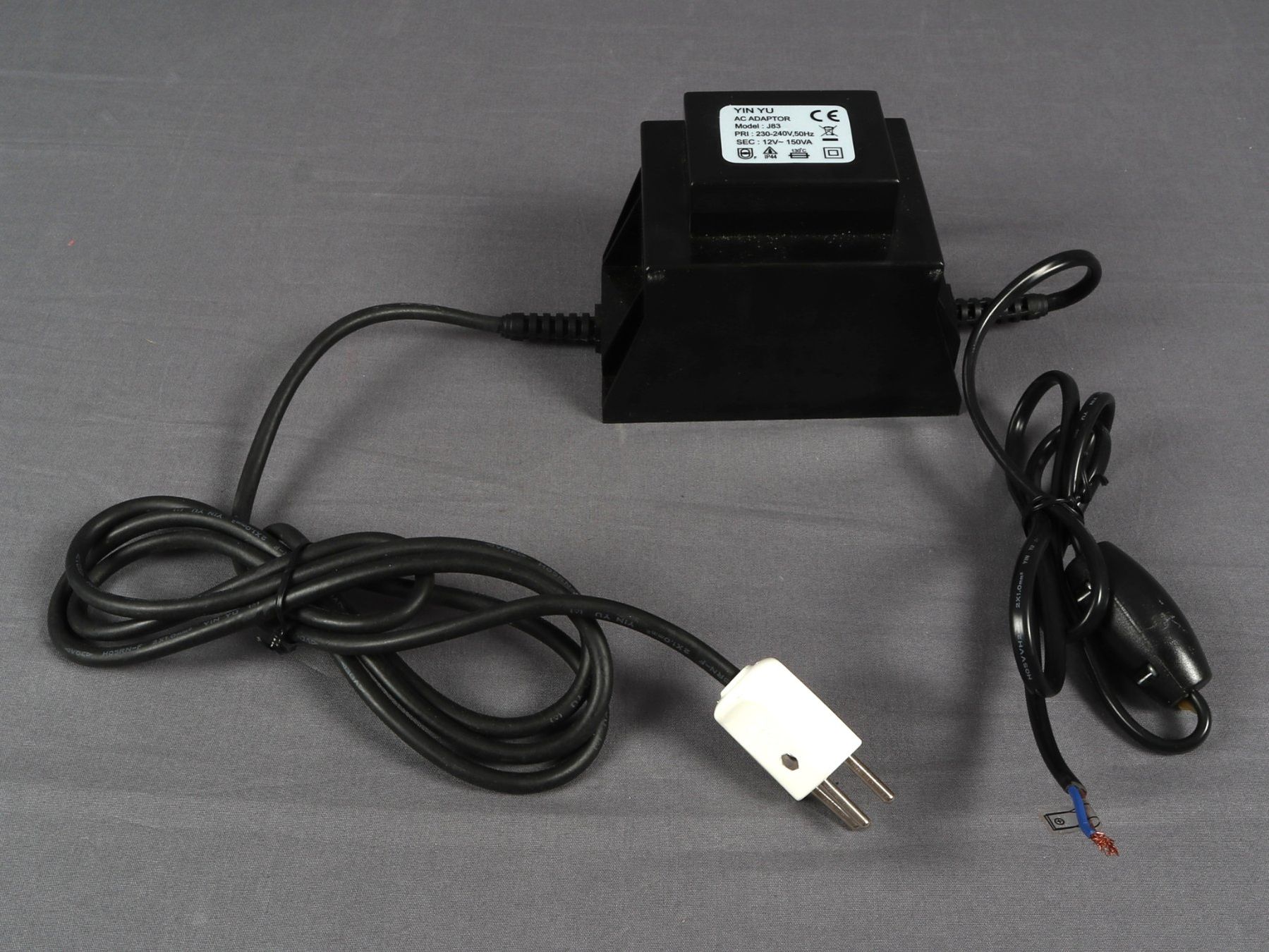 Laufwerke & Adapter: YIN YU Ac Adapter Model: J83 – Gebraucht aus Steinen von Restwert_Steinen
