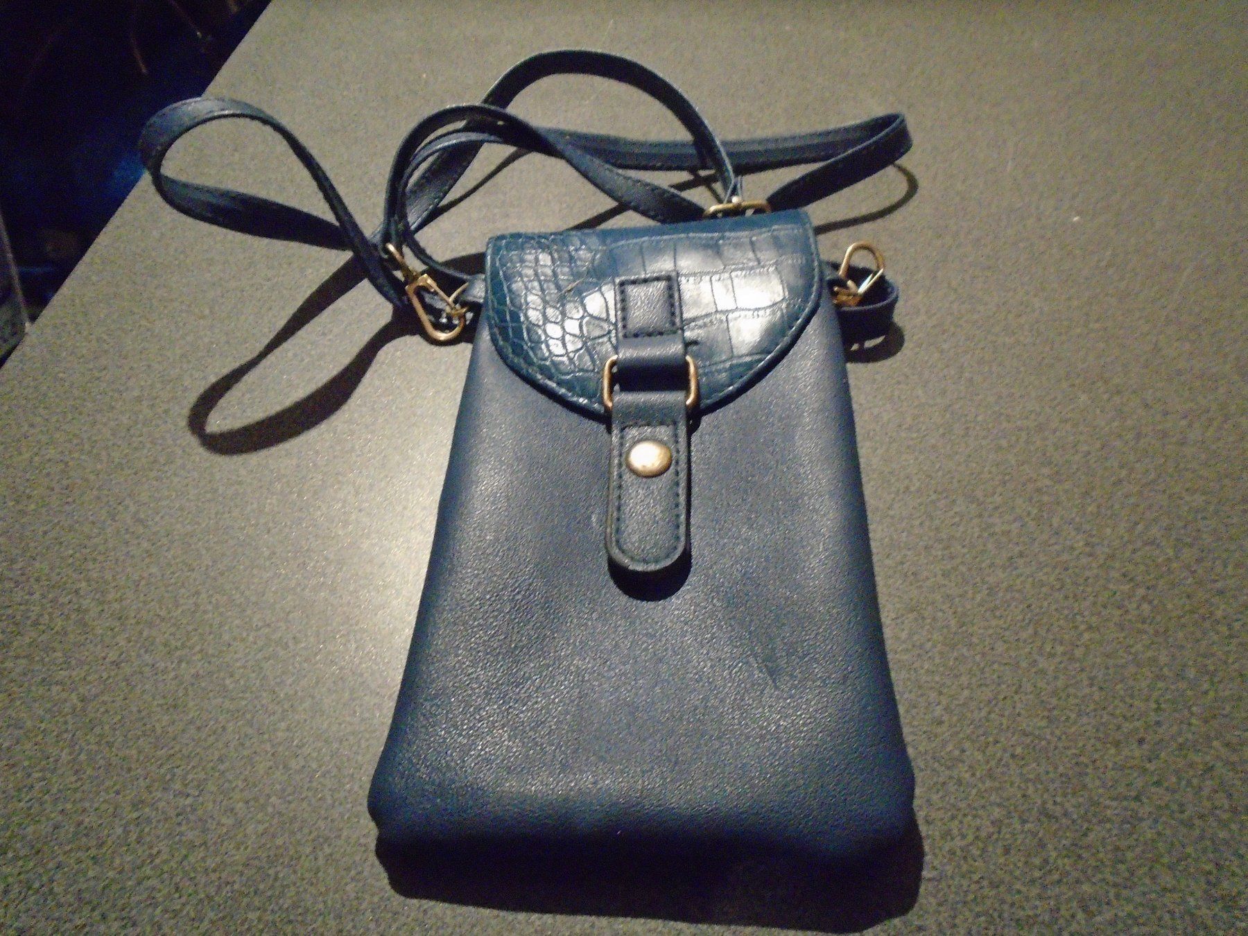Taschen: Tasche klein/schmal, blau Ton – Gebraucht aus Zürich von abraxas1291