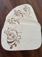 Holzbrettchen mit Bienendesign, 4 Stück, neu