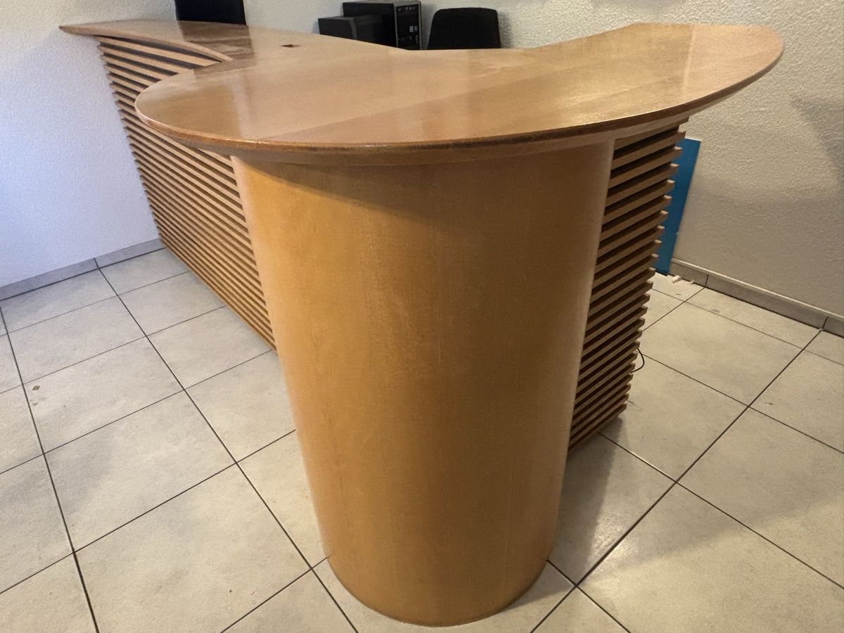 Allestimento di negozi e stand fieristici: Bar / Bürotisch / Empfangstheke – Usato da Lausen venduto da schwaafli 4
