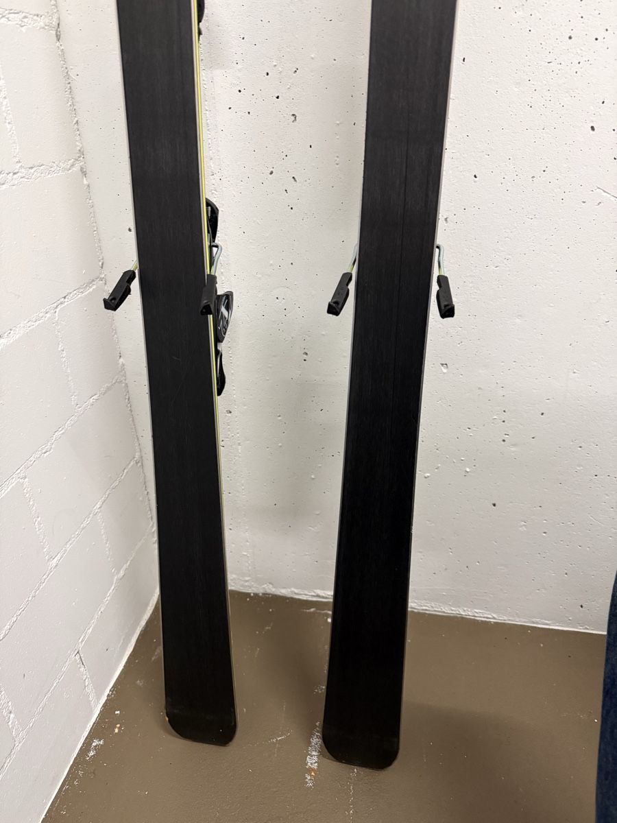 Salomon Sci: Salomon skis with bindings used condition – Usato da Zürich venduto da julian.a 5