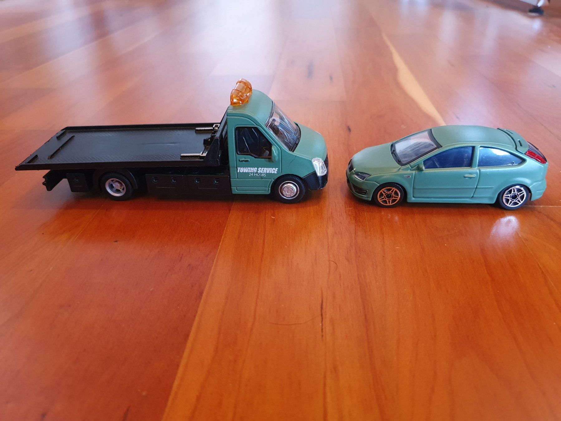 Bburago Modellini d'auto: Bburago Abschleppwagenn mit Ford Focus Massstab 1:43 – Usato da Triesen venduto da platzproblem1 7