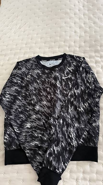 Nike Pulls & Sweat-shirts: Pulli für laufen, Nike – D'occasion à Winterthur par Maryna_14 2
