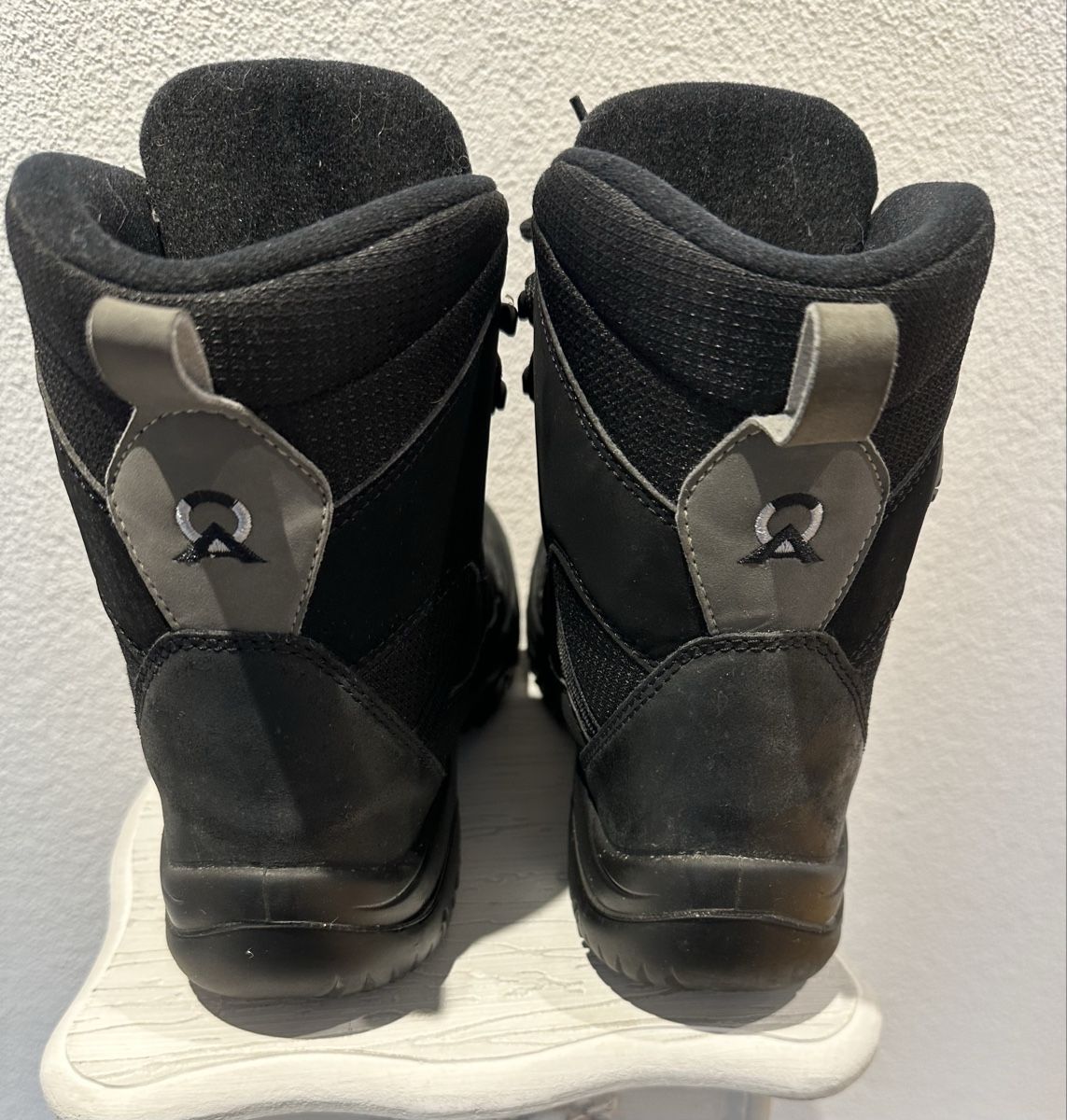 Lowa Scarpe da uomo: LOWA Schnürschuh Gr 41 black – Usato da Hindelbank venduto da Surlie 1