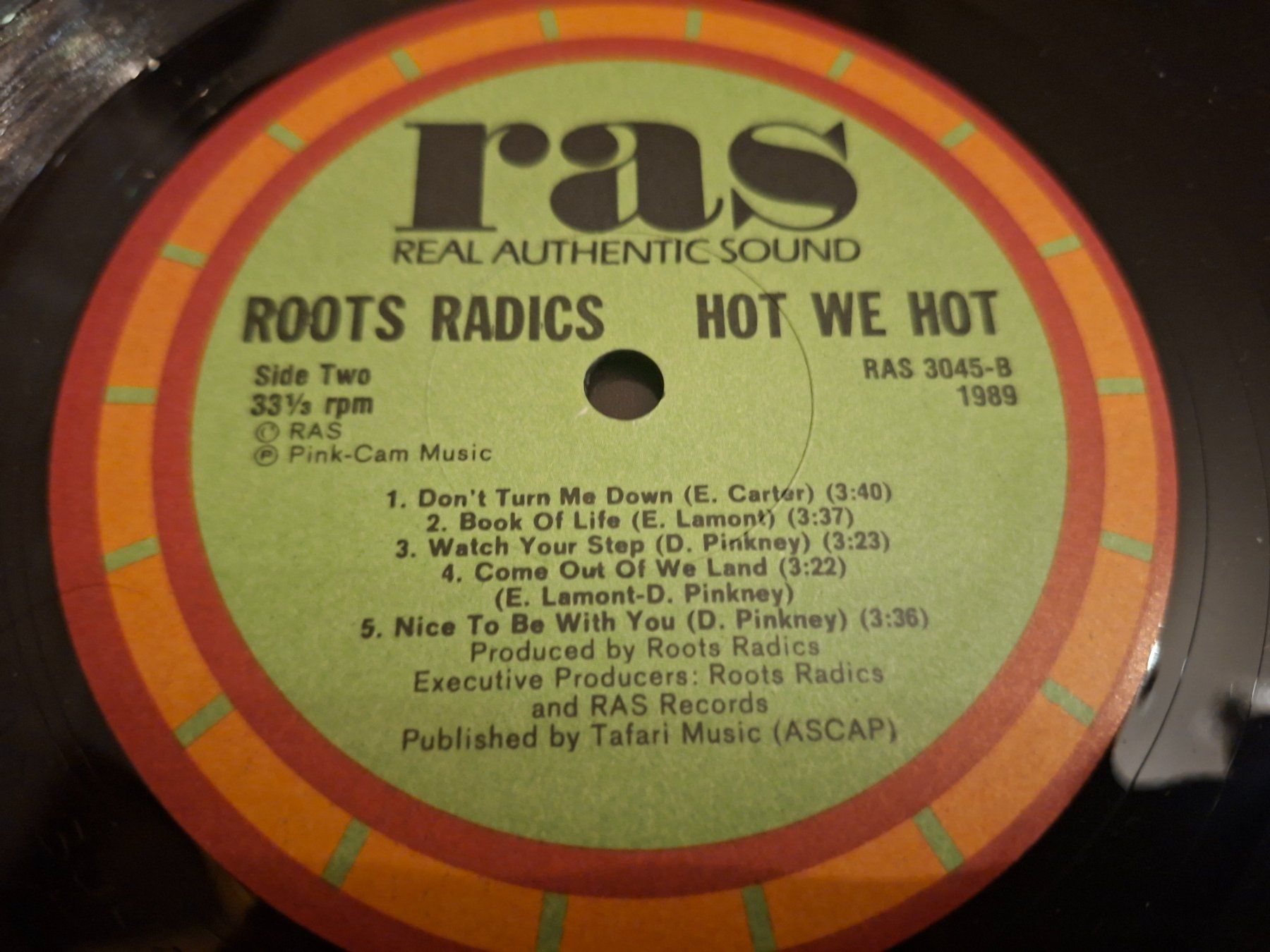 Schallplatten: Reggae LP - Roots Radics - Hot we Hot! – Gebraucht aus Bernex von Wannabehasbeen01 2