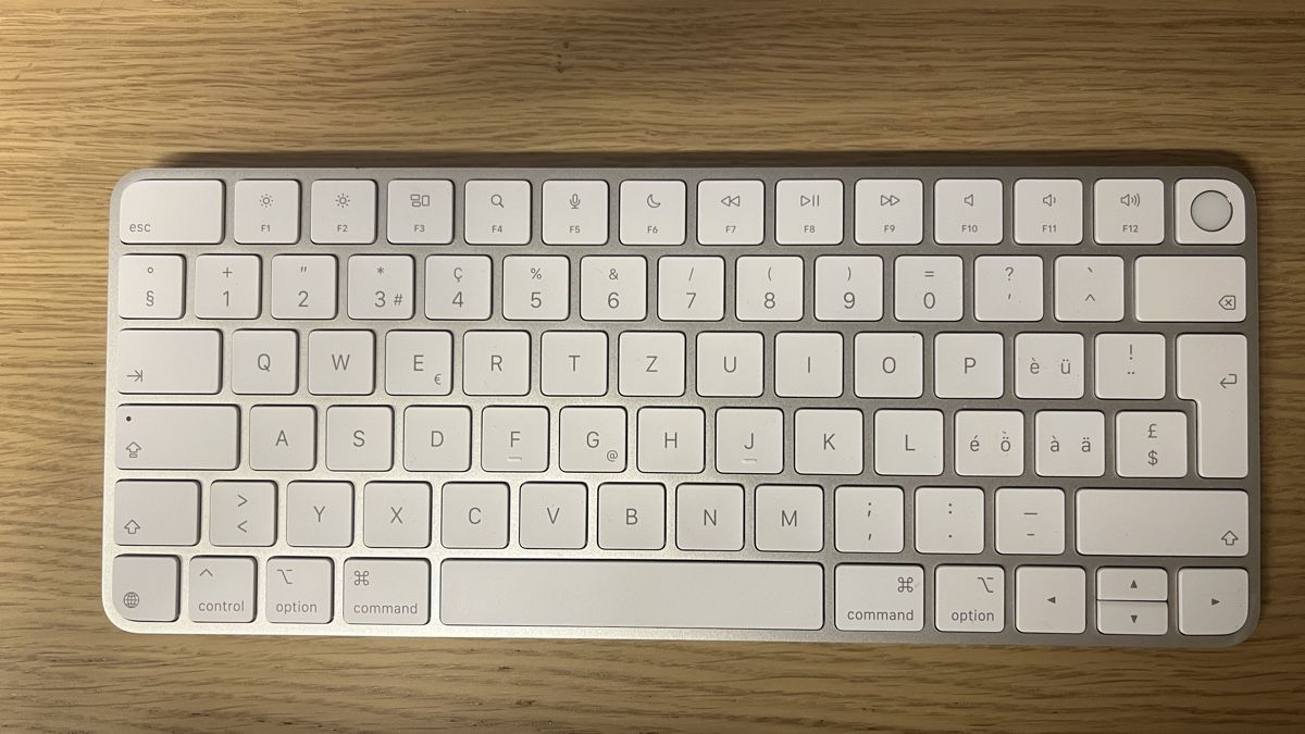 Apple Tastiere: Apple Magic Keyboard mit Touch ID CH-Layout – Usato da Zollikon venduto da pma_fb8j