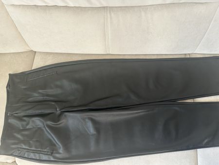Schwarze Kunstlederhose von Stradivarius, Grösse 38 schwarz