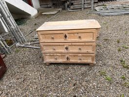 Altes Holzkommode (16)