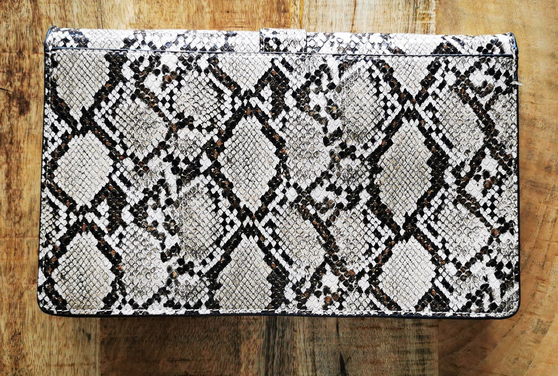 Taschen für Damen: Clutch / Umhängetasche im Snake Look – Gebraucht aus Wettingen von JasminL92 4