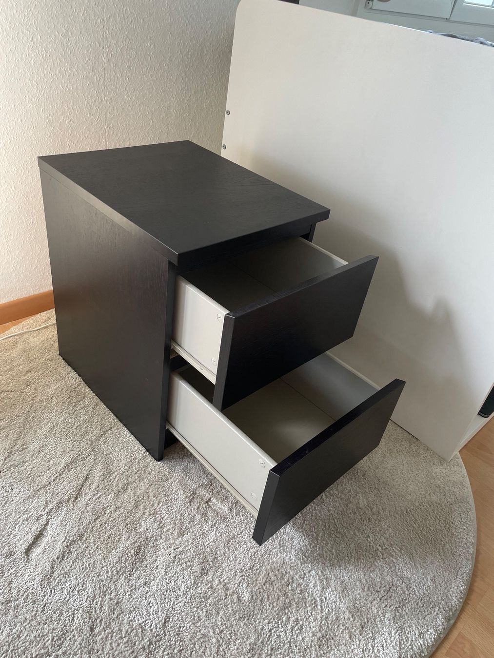 Ikea Tables de nuit: Nachttisch: Ikea MALM – D'occasion à Basel par Gianluca_B 1