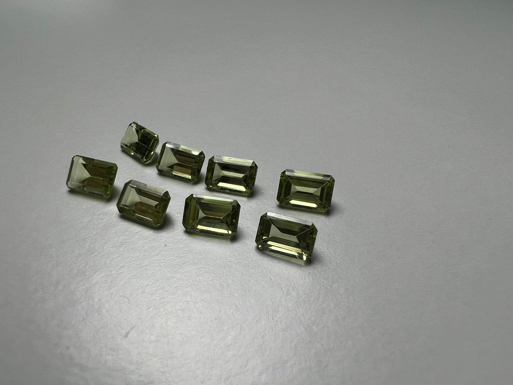 Pietre preziose: 8pcs Peridot 5.18 ct – Nuovo (secondo la descrizione) da Zürich venduto da NS.12 5