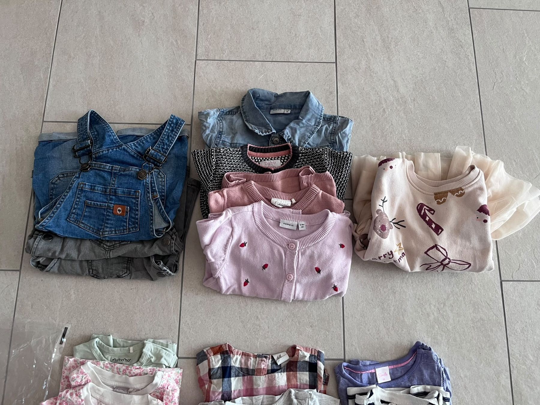 Lotti & Set di vestiti: Kleiderpaket Mädchen Gr. 80 – Usato da Rupperswil venduto da pqpwieur 1