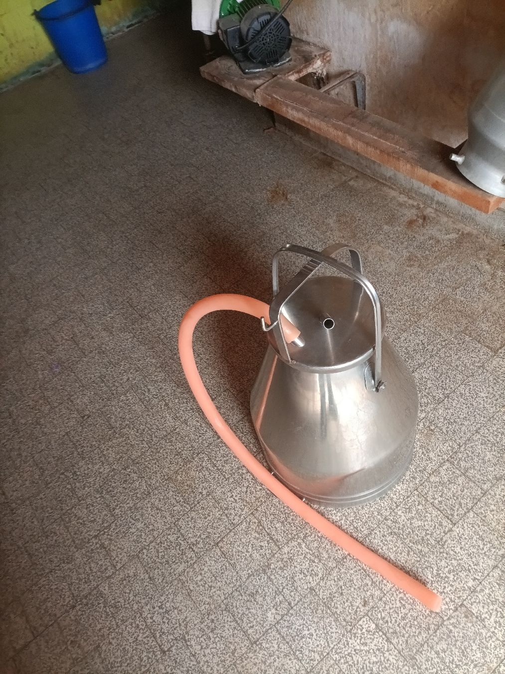 Tutte le macchine: Eimer zu Rohrmelkanlage  – Usato da Hinterfultigen venduto da fri_w7bc 1
