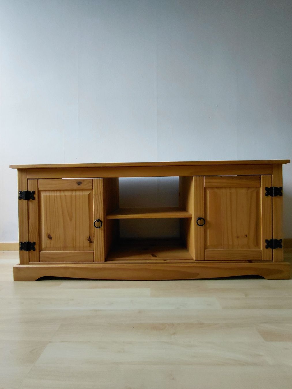TV Möbel: TV-Möbel aus Holz – Gebraucht aus Turbenthal von apr_h7z2 2