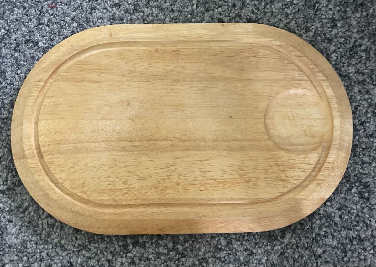 Elettrodomestici da cucina: Holz Schneidebrett oval mit Saftrille gebraucht – Usato da Au ZH venduto da Jaggy4