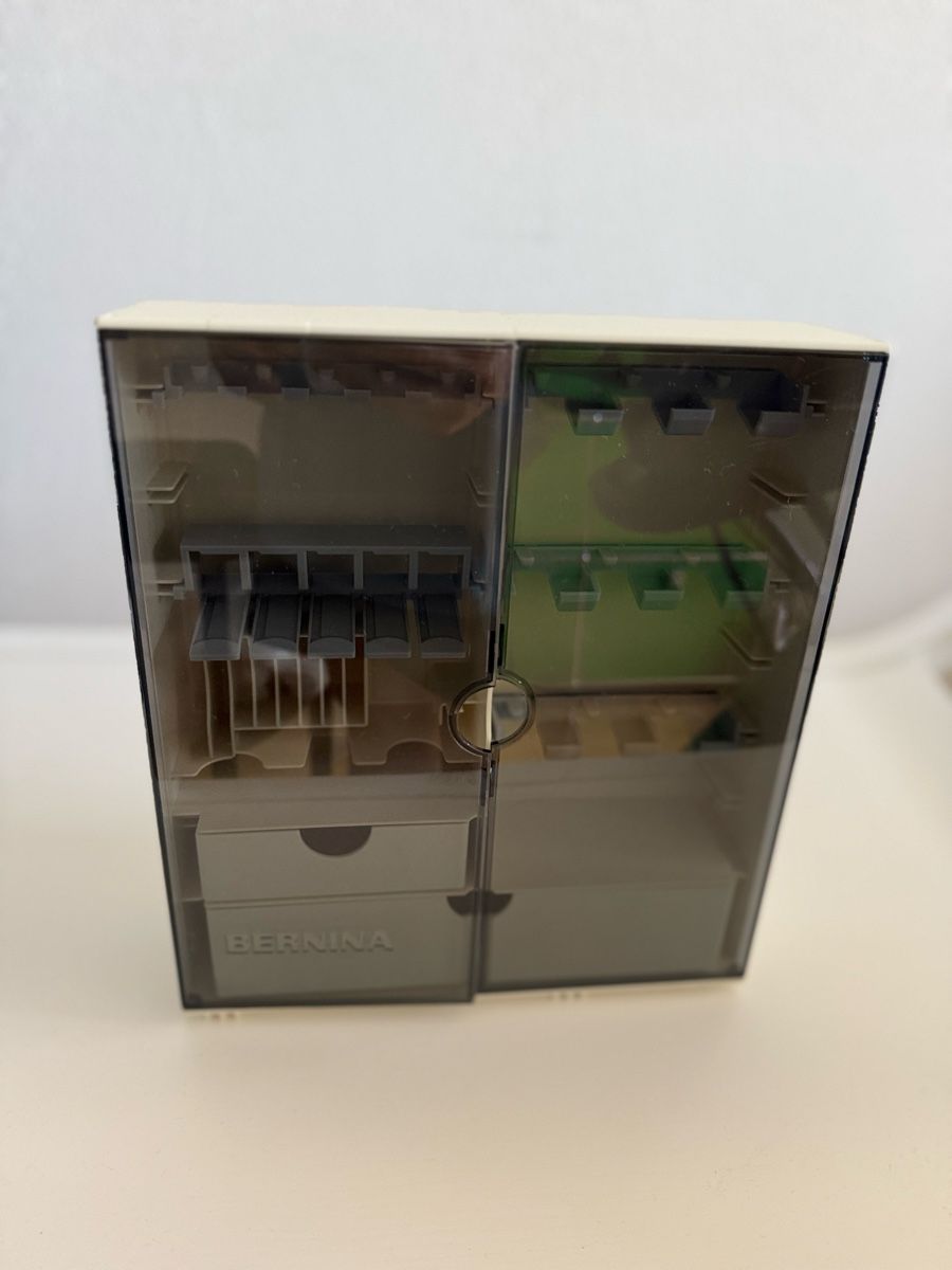 Bernina Macchine da cucire: BERNINA Zubehörbox – Usato da St.Gallen venduto da Isnisodo 2