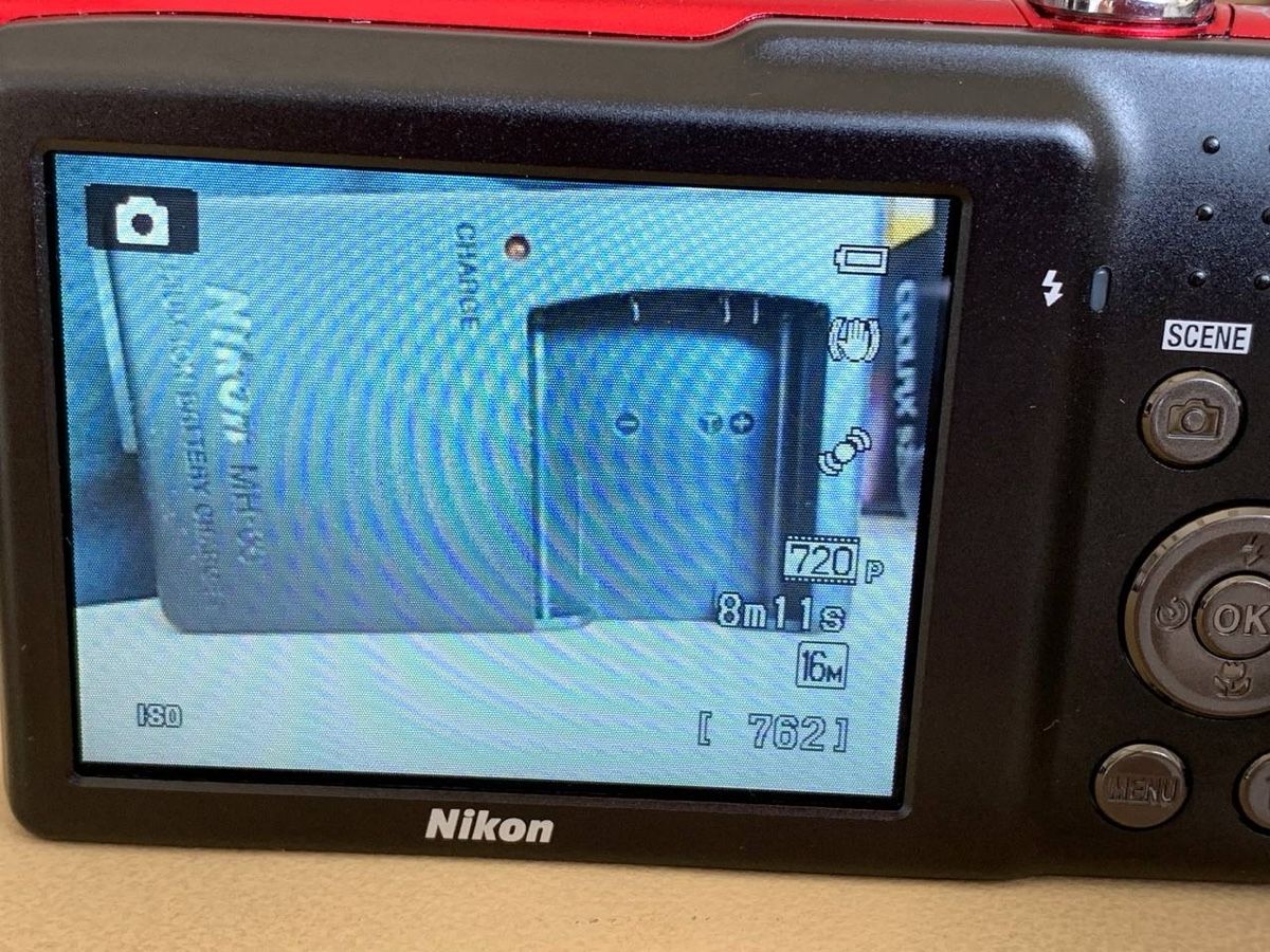 Nikon Fotocamera: Nikon COOLPIX S3300 RED 6x Zoom 16.0MP – Usato da Schaan venduto da nan_2pg2 3