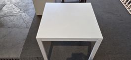 Quadratischer Tisch weiss gebraucht mit Gebrauchsspuren