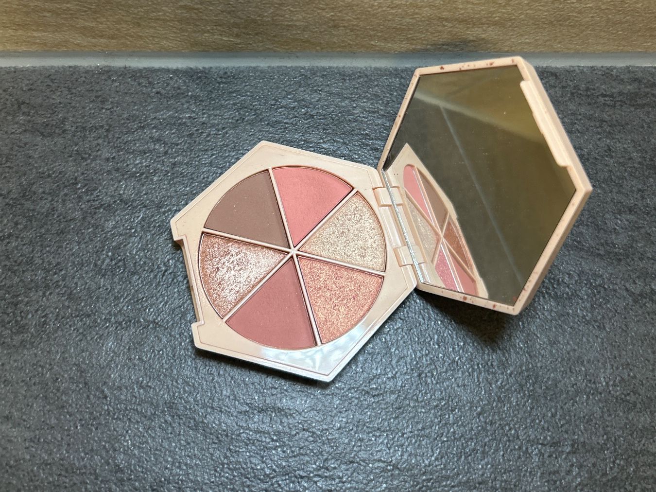 Make-up: Em Cosmetics - Divine Skies Eyeshadow Palette Magic Hour – Gebraucht aus Otelfingen von Gasolino