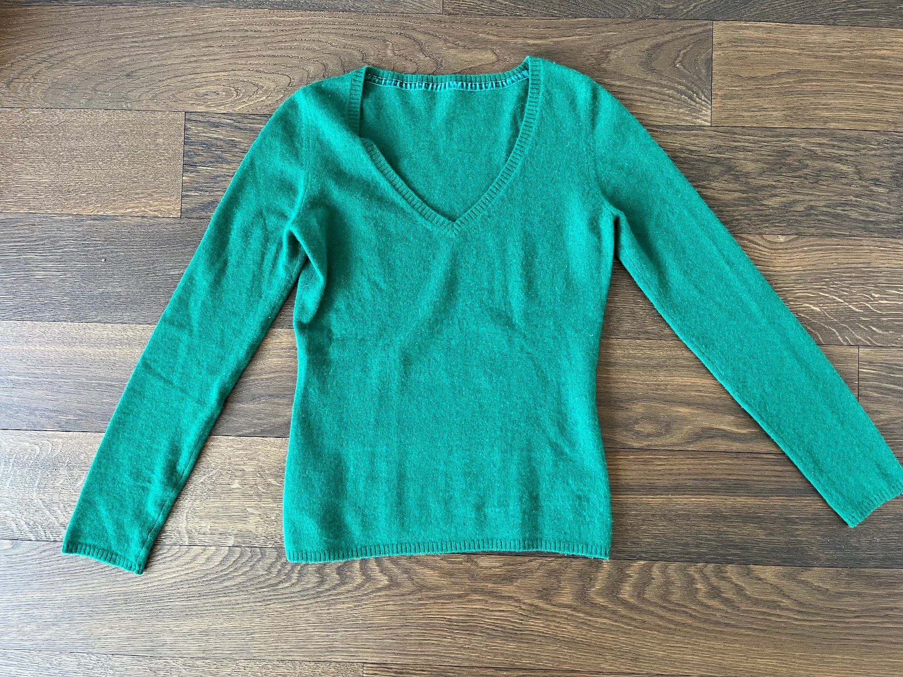 Maglioni & Felpe: Kaschmir Pullover V-Neck grün Gr. S – Usato da Affoltern am Albis venduto da Blackrhythm