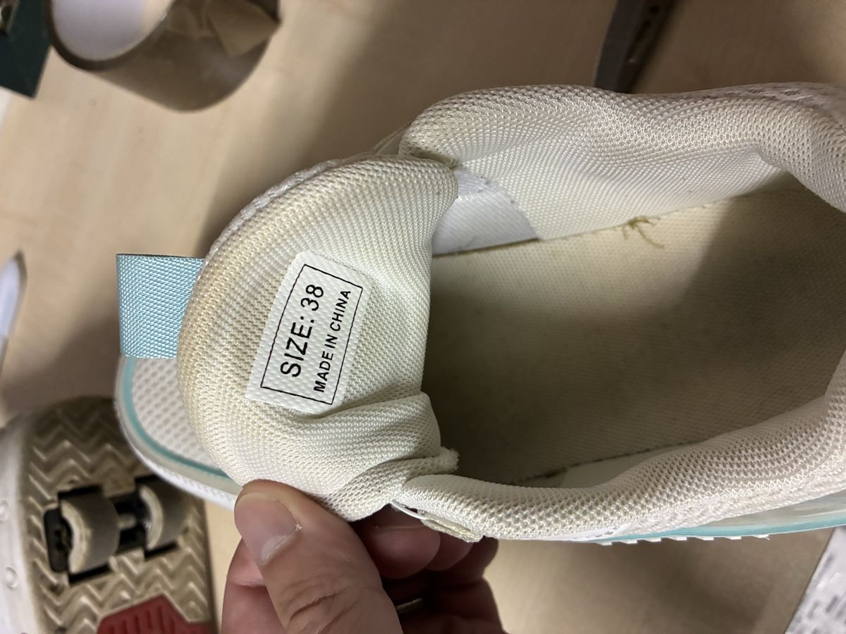 Pattini in linea & Pattini a rotelle: Heelys Rollschuhe Grösse 38  – Usato da Dällikon venduto da robisport 3