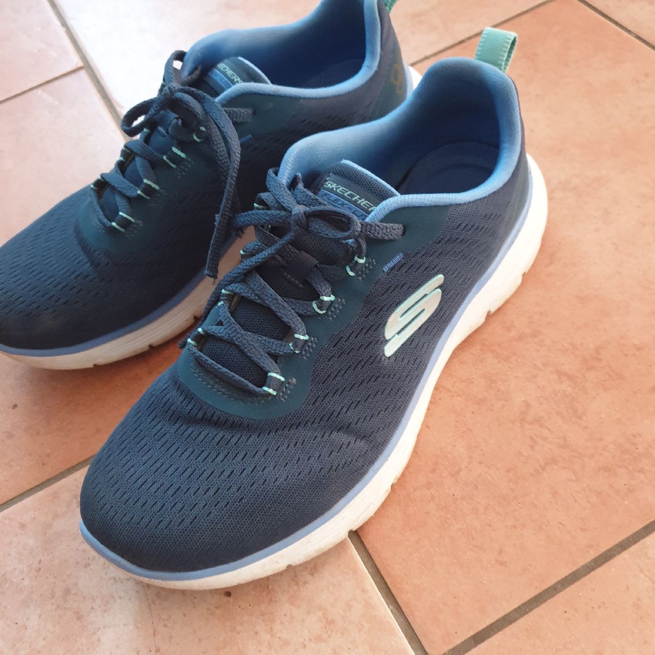 Scarpe da donna: Damen Skechers Schuhe – Usato da Zihlschlacht venduto da Sun25