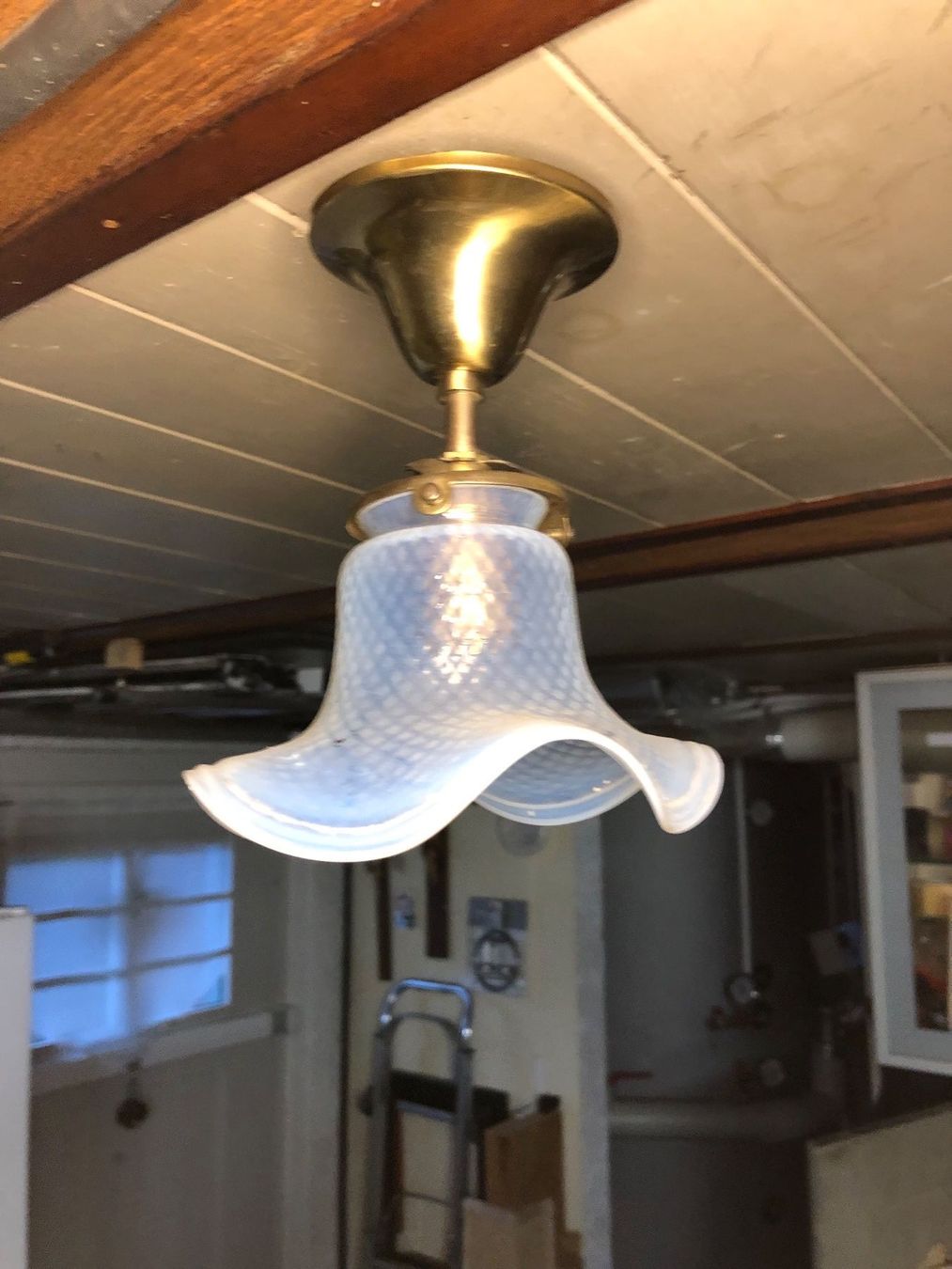 Lampade: Lampe mit herzigem Glasschirm im Jugendstil – Usato da Niederurnen venduto da Guste