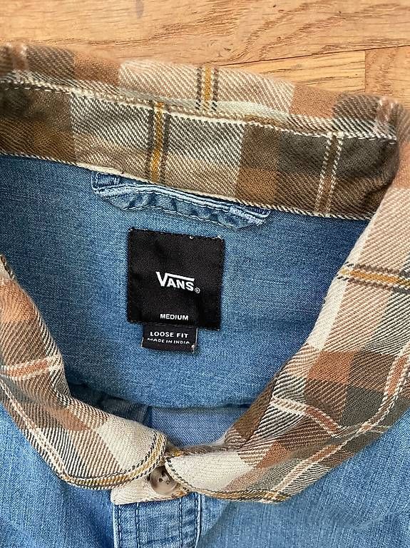 Vans Hemden: VANS Jeanshemd - Loose Fit - Grösse M – Gebraucht aus Zürich von sandroasdf 1