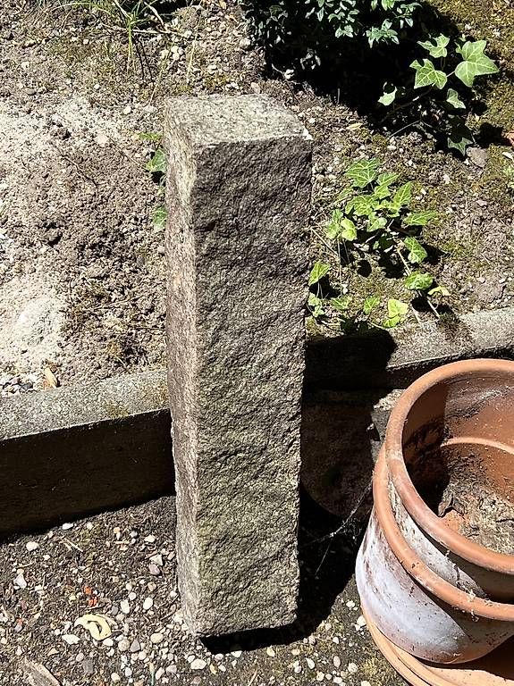 Pots de fleurs: Pflanzeringe + Granitblock  – D'occasion à Basel par doncapillo