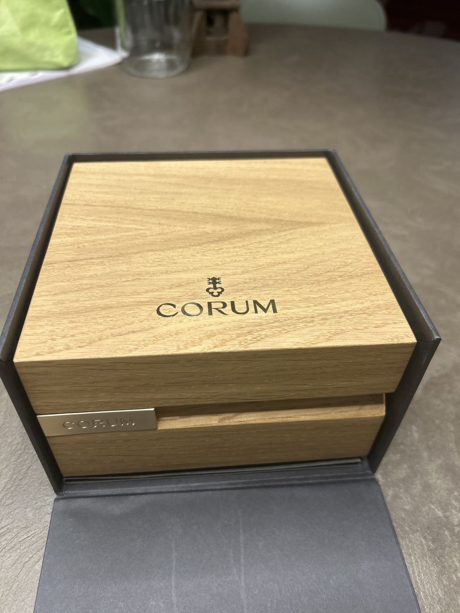 Corum Orologi: Montre Corum Admiral's Cup Legend 47 WorldTimer – Nuovo e nell'imballaggio originale da Ecublens  VD venduto da Goopecev 1