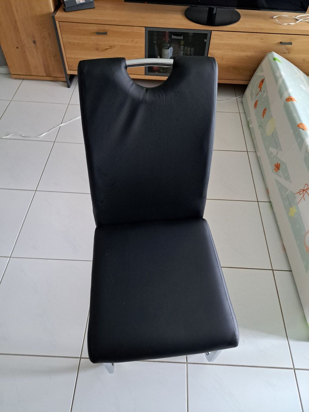 Stühle: Gratis 4 Kunstlederstühle schwarz – Gebraucht aus Nürensdorf von dan_2lhd